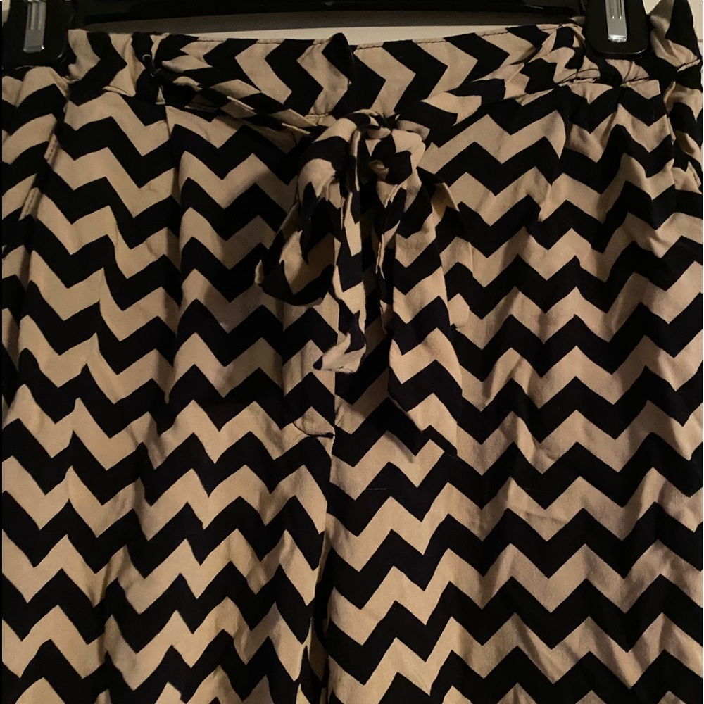 Lightweight Patterned Pants 👖 - Picture 2 of 3